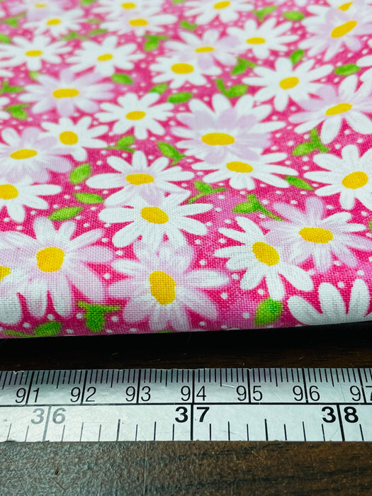 Daisies Depression feedsack fabric 20s, 30s white flowers on pink background by the yard